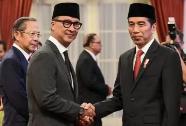 Menperin Agus Gumiwang Kartasasmita dan Presiden Jokowi serta Mantan Menperin Ginandjar Kartasasmita 
