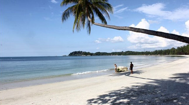 Pantai Lagoi, Pulau Bintan (Foto: shine.indonesia/Instagram)