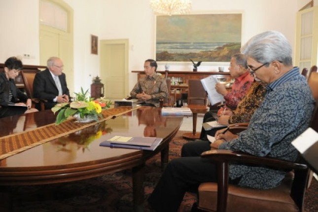 Presiden Jokowi bersama Menteri Ekonomi, Pendidikan dan Riset Swiss Johann N. Schneider (Foto Setkab)
