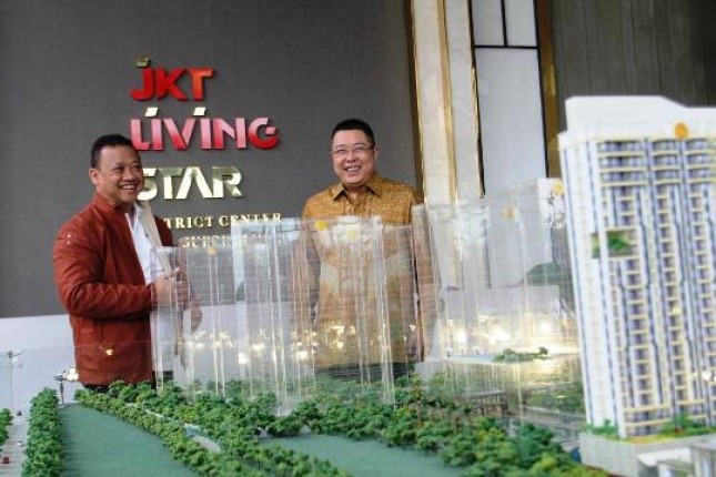 CEO PT Sindeli Propertindo Abadi Wu wei dan i Sales Manager JKT Living Star Achmad Nurman (Foto Ist)