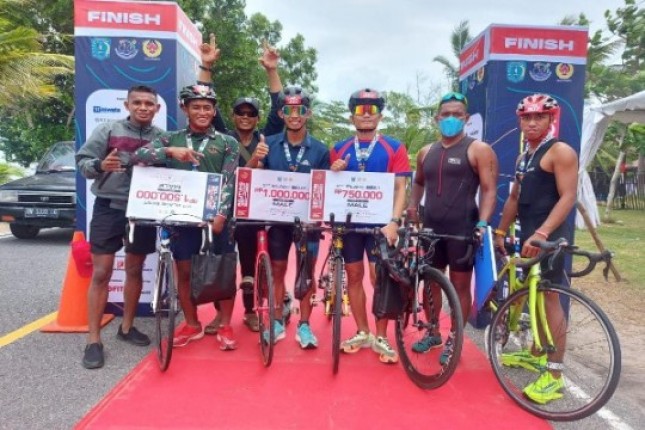 Tim Triathlon Pasmar 1 Juarai Belitung Sprint Triathlon 2021