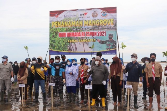 Bakrie Amanah, Kaltim Prima Coal & Lanal Sangatta Gelar Aksi Tanam 7000 Pohon 