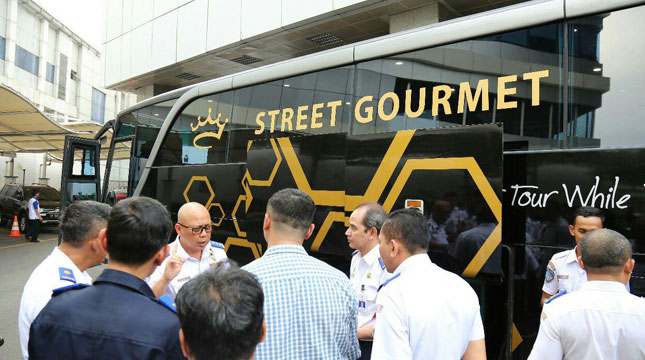 Street Gourmet, adalah Sebuah Bus Pariwisata yang menggabungkan konsep Restoran dan Pariwisata (Ist)