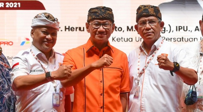 Serahkan Tongkat Estafet, Heru Dewanto Angkat Topi…