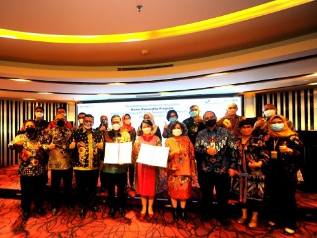 Penandatangan kerjasama antara Bank BTN yang diwakili oleh Kepala Divisi NSLD Bank BTN Suryanti dan Kepala Divisi CRSD Bank BTN Nurwidi Purboyo dengan Ketua KOPKARI Rudy Prakoso di Jakarta, Selasa (28/12/2021).