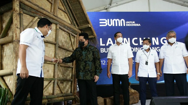 Menteri BUMN Erick Thohir bersama Arief Prasetyo Adi, Direktur Utama RNI dalam acara peluncuran BUMN Pangan ID FOOD di kawasan Kota Tua, Jakarta, Rabu