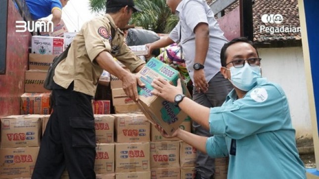 PT Pegadaian menyalurkan bantuan kepada masyarakat korban bencana gempa Banten di Kecamatan Sumur, Pandeglang. 