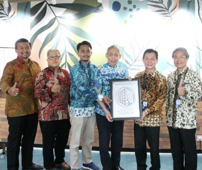 Wisma BCA Foresta Raih Greenship Existing Building Peringkat Platinum dari Green Building Council Indonesia