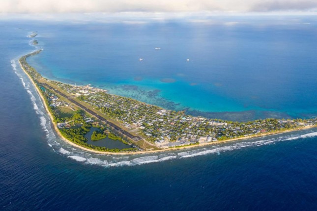 Pulau Fongafale dimana ibu kota Tuvalu (The Guardian/Sean Gallagher)