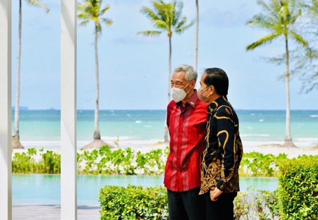 Presiden Jokowi menerima kunjungan PM Singapura Lee Hsien Loong, di The Sanchaya Resort Bintan, Kepri, Selasa (25/01/2022). (Foto: BPMI Setpres/Laily Rachev)