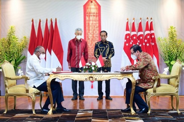 Penandatanganan Perjanjian Ekstradisi Indonesia-Singapura, Selasa (25/01/2022), di Bintan, Kepri. (Foto: BPMI Setpres/Muchlis Jr)