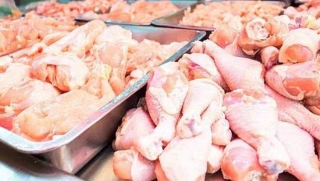 Daging Ayam yang dijual di Pasar