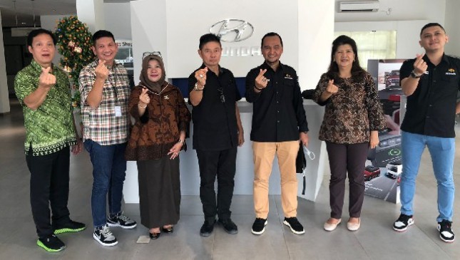Tim KB Bukopin dan Hyundai Palembang pose bersama
