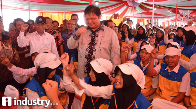 Menteri Perindustrian Airlangga Hartarto luncurkan program pendidikan vokasi industri se-Jawa Tengah dan DI Yogyakarta di Semarang (dok Kemenperin)