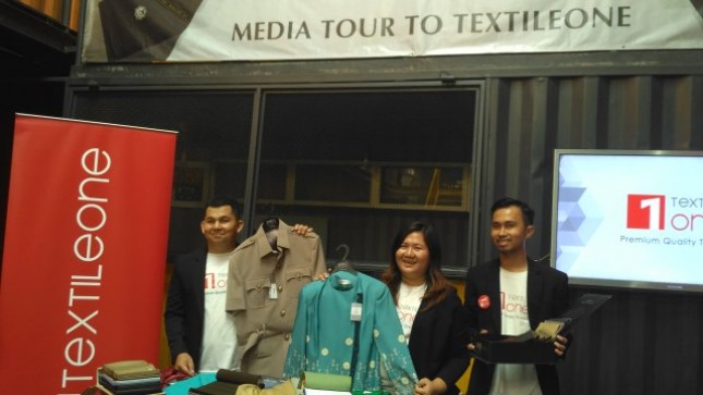 Textileone perusahaan marketing dan distribusi tekstil terkemuka untuk seragam dan pakaian kerja di Indonesia, Kamis (27/7/2017) Foto: Fadli Industry.co.id
