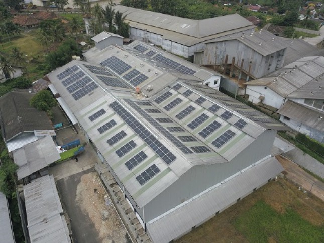 Implementasikan Energi Terbarukan, PT. Trigunung Padutama Menjadi Industri Plastik Pertama di Indonesia yang Melakukan Instalasi PLTS Atap