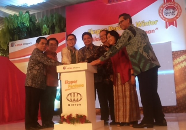 Menperin Airlangga Hartarto apresiasi ekspor perdana Wintor ke Malaysia (Foto Ridwan)