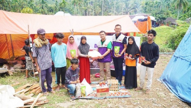 Laznas BMM Bank Muamalat bersama penyintas Gempa Sumatera Barat