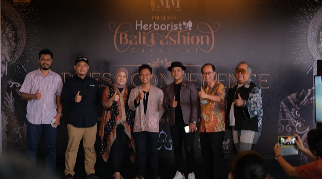 Herborist Hadirkan Bali Fashion Carnival 2022