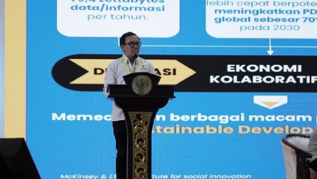 Direktur Digital Business Telkom yang juga Ketua Komite Tetap Program Prakarsa Baru Komunikasi dan Informatika Kadin Indonesia M. Fajrin Rasyid saat memperkenalkan platform Kadin Tech Hub dalam acara ‘Digitalisasi Nusantara Expo & Summit 2022’ 