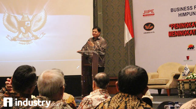 Menteri Perindustrian Airlangga Hartarto pada saat Rapat Kerja Nasional ke-XVIII Himpunan Kawasan Industri Indonesia (HKI) tahun 2017