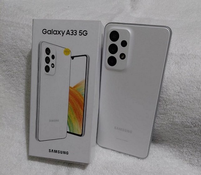 Samsung Galaxy A33 5G berwarna Awesome White ini merupakan smartphone istimewa persembahan PT Samsung Electronics Indonesia (SEIN) yang ditawarkan kepada para konsumen dengan harga ekonomis. (Foto: Koleksi Bang Abe) 