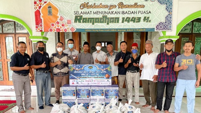 PT Jababeka Tbk. salurkan bantuan ribuan paket sembako