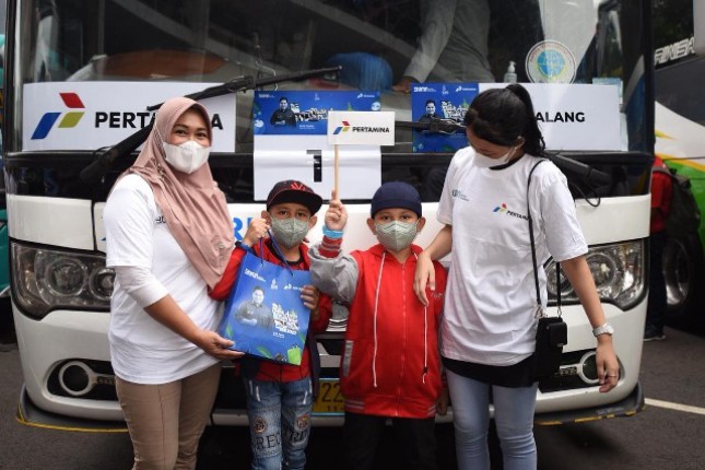 Bus Pemudik Pertamina Jurusan Jakarta - Malang pada acara “Mudik Aman Mudik Sehat” Bersama BUMN 2022 yang diselenggarakan di Gelora Bung Karno