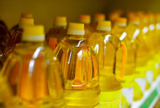 Pemerintah resmi menetapkan kebijakan pelarangan ekspor sementara minyak goreng atau Refined, Bleached, Deodorized Palm Olein (RBD Palm Olein). 