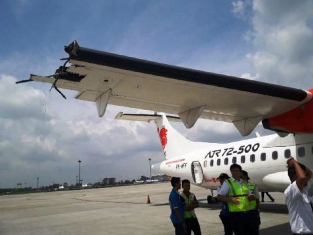 Pesawat Lion-Wings Senggolan di Bandara Internasional Kulalanamu (Foto Ist)