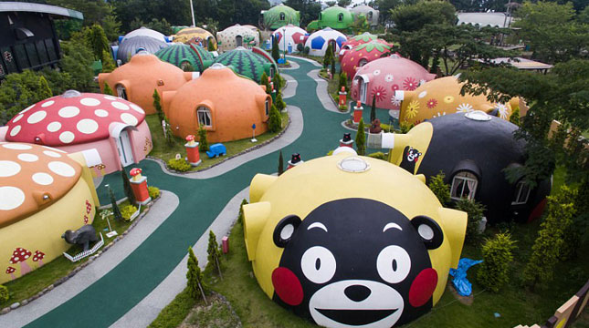 Rumah Teletubbies di Aso Farm Terletak di Gunung Berapi di Taman Nasional Aso Kuju, Jepang di Prefektur Kyushu (Foto:dailymail)
