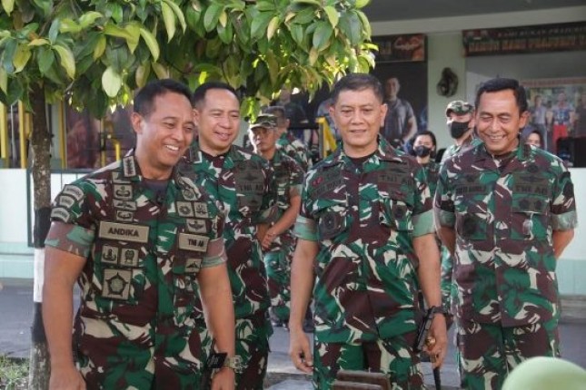 WAKASAD Sambut Kedatangan Panglima TNI Jenderal Andika Perkasa di Makorem 162/WB