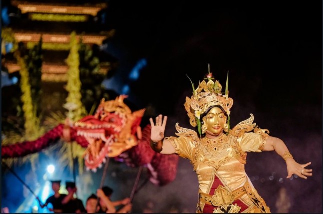 Pentas Seni dan Pameran Sastra Saraswati Sewana 2022 yang bertajuk "Nuwur Kukuwung Ranu" di Pura Segara Ulun Danu Batur, Kintamani, Kabupaten Bangli, Bali (Foto: Kemenparekraf)
