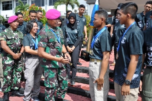 Komandan Pasmar 2 Menerima Atlet Menembak Marinir Wilayah Surabaya