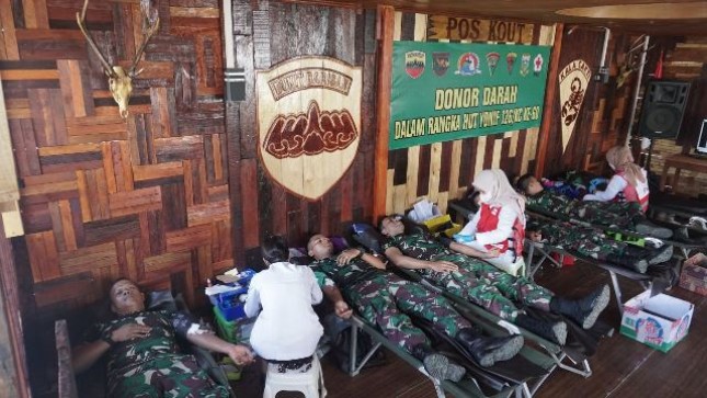 Satgas Yonif 126 KC Laksanakan Donor Darah di Perbatasan RI-PNG