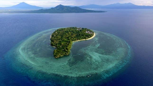 Lanskap Pesona Keindahan Pulau Siladen, Manado, Sulawesi Utara. (Foto: shutterstock/charlie dumingan).