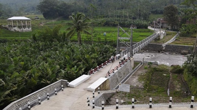 Pembangunan jembatan gantung