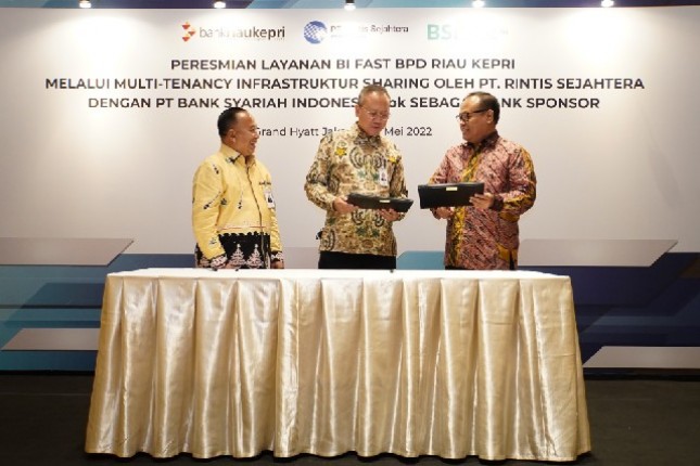 PT Bank Syariah Indonesia Tbk (BSI) melakukan kesepakatan Perjanjian Kerjasama Bank Sponsor dan Peserta Tidak Langsung Dalam Menggunakan Layanan Bank Indonesia Fast Payment (BI-FAST) dengan PT Bank Riau Kepri (BRK). 