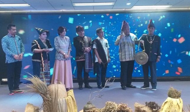 Bupati Kabupaten Dairi, Dr. Eddy Keleng Ate Berutu meluncurkan program “Semesta Dairi Memanggil : Dairi Goes International” di Jakarta, Kamis (2/6). (Foto: Ist)