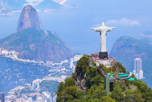 Patung Kristus Penebus di Rio De Janeiro, Brasil (Foto: id.hotels.com)