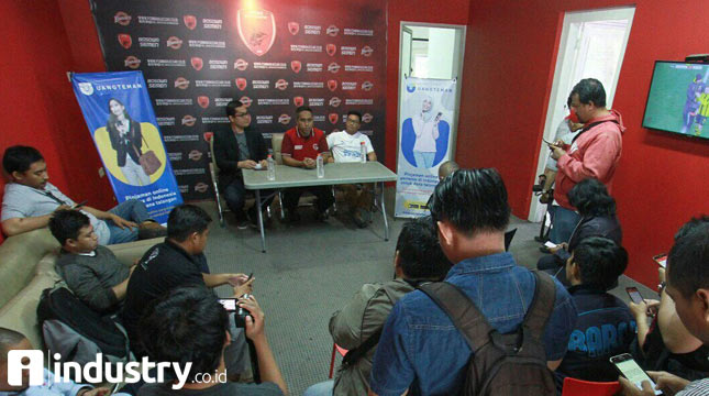 Konferensi Pers UangTeman dan PSM Makassar