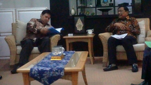 Menteri Perindustrian, Airlangga Hartarto saat menerima kunjungan Bupati Bengkulu di Kantor Kemenperin, Jakarta