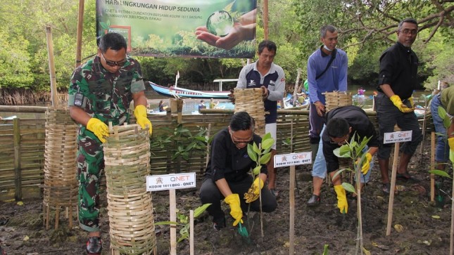 Kodim 1611 Bandung, QNET dan Rythm Foundation Tanam 2.000 Bakau untuk Hari Lingkungan Dunia