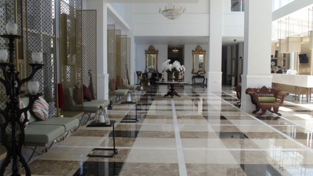 Lobby Hotel Ayola La Lisa Surabaya (Ist)