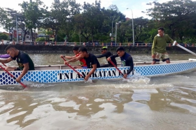 Prajurit Batalyon Infanteri 1 Marinir Tingkatkan Kemampuan Dayung