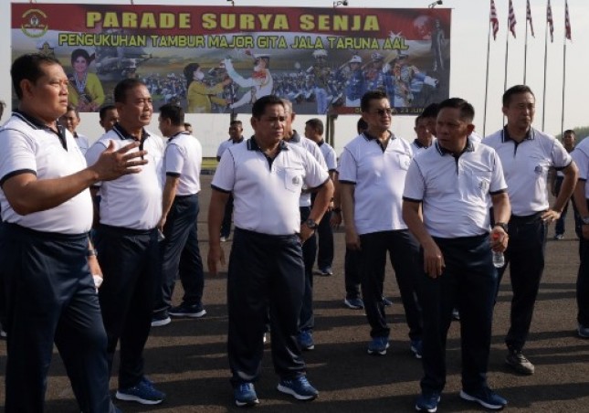 Dankormar Mayor Jenderal Widodo Dwi Purwanto Dampingi KASAL Olahrga Bersama di AAL