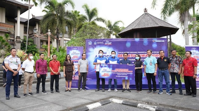 SoKlin Antisep Salurkan Ribuan Bantuan Perlindungan untuk Nakes di Bali