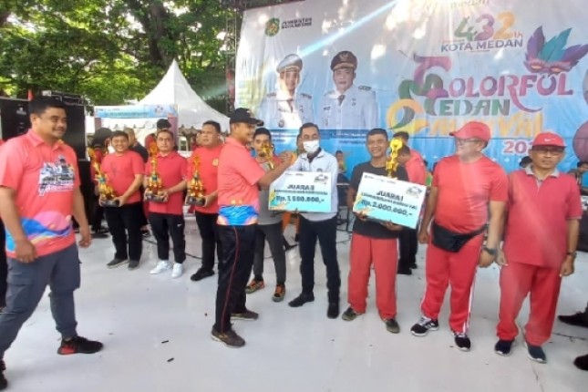 Danyonmarhanlan I Mayor Marinir Indra Fauzi Belawan Ikuti Senam Massal Pecahkan Rekor MURI