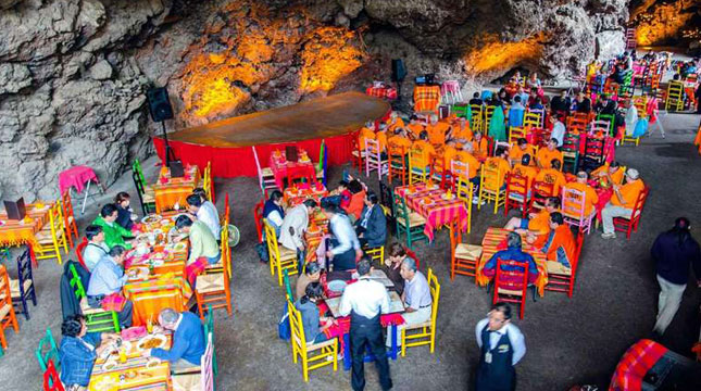 Restoran La Gruta, di Gua Vulkanik, Meksiko (Foto:travelandleisure.com)