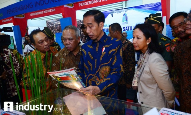Presiden Jokowi didampingi Meneg BUMN , Menteri PUPR dan Dirut Bank BTN di acara IPEX 2017 ( dok Industry.co.id)